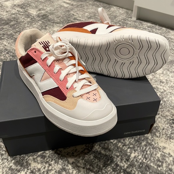 New Balance Never Worn Platform Sneakers - Picture 2 of 4